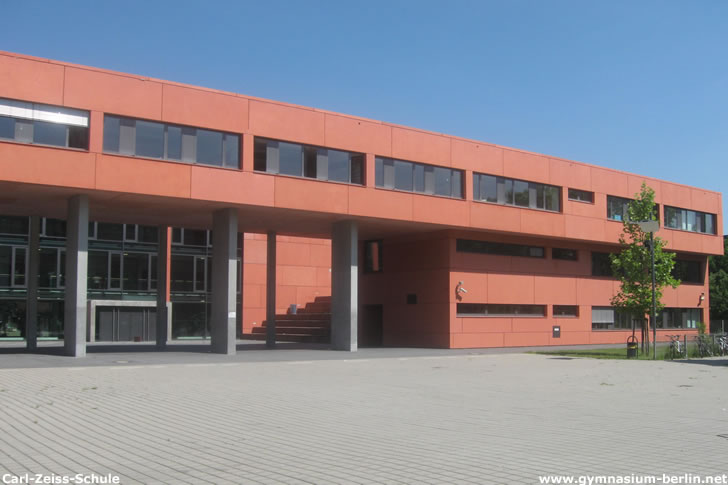 Markt der Oberschulen Tempelhof-Schöneberg in der Carl-Zeiss-Oberschule